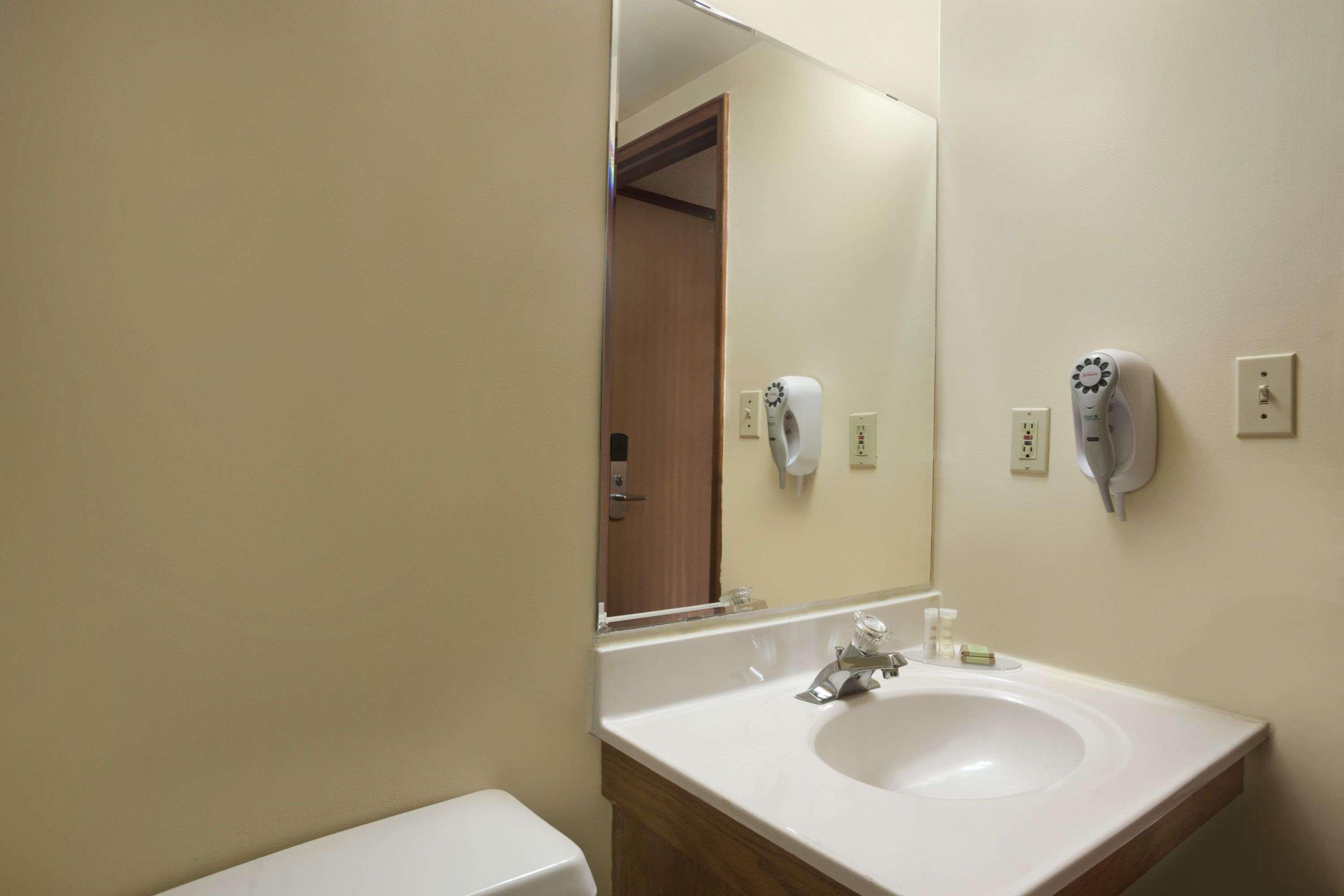 Hotel Super 8 By Wyndham Sarnia On Exterior foto