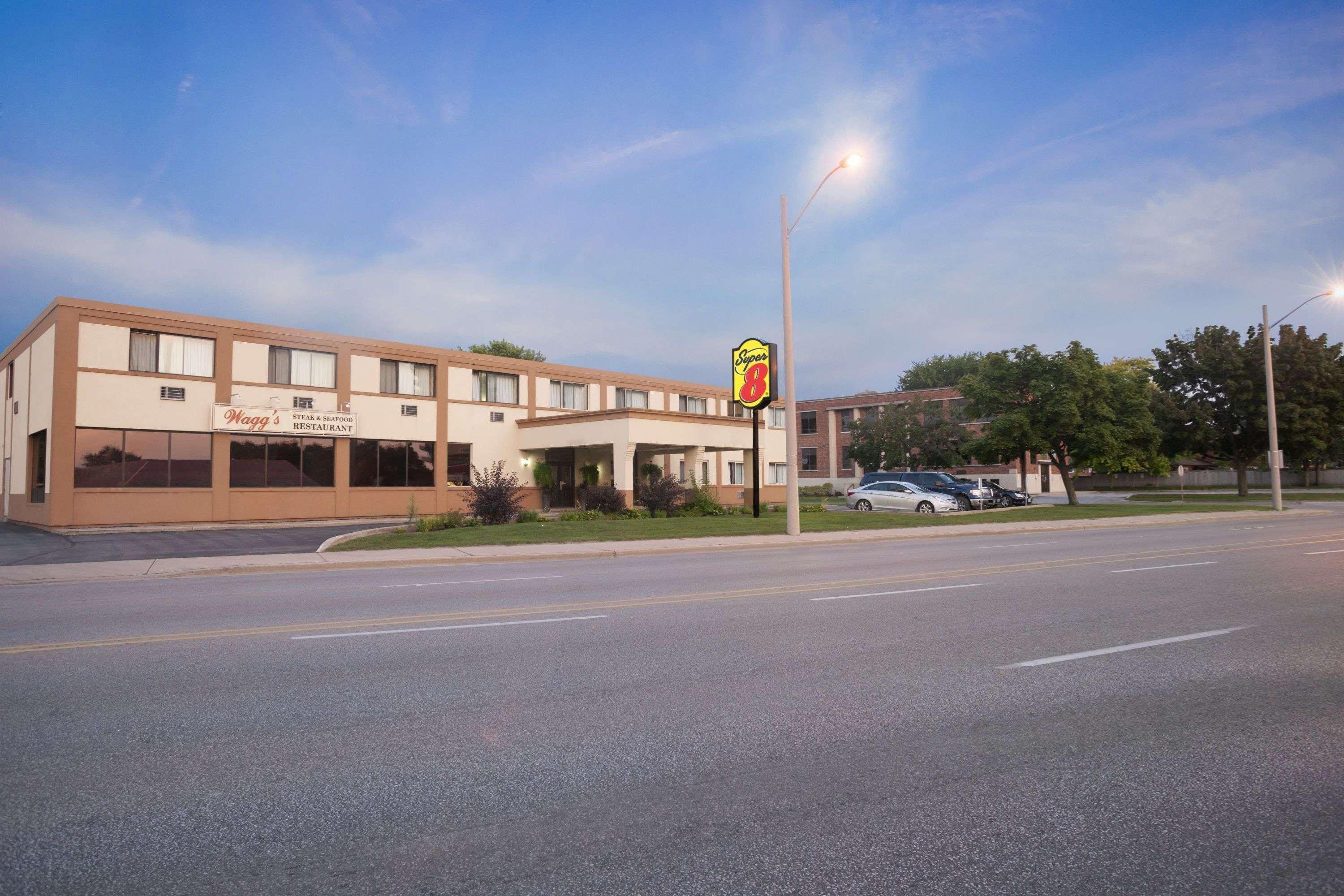 Hotel Super 8 By Wyndham Sarnia On Exterior foto